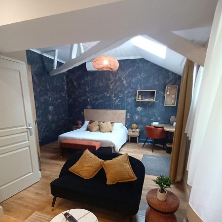 Logis Hotel La Breche - Restaurant Berthelot อองบวส ภายนอก รูปภาพ