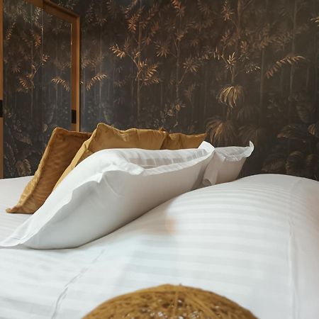 Logis Hotel La Breche - Restaurant Berthelot อองบวส ภายนอก รูปภาพ