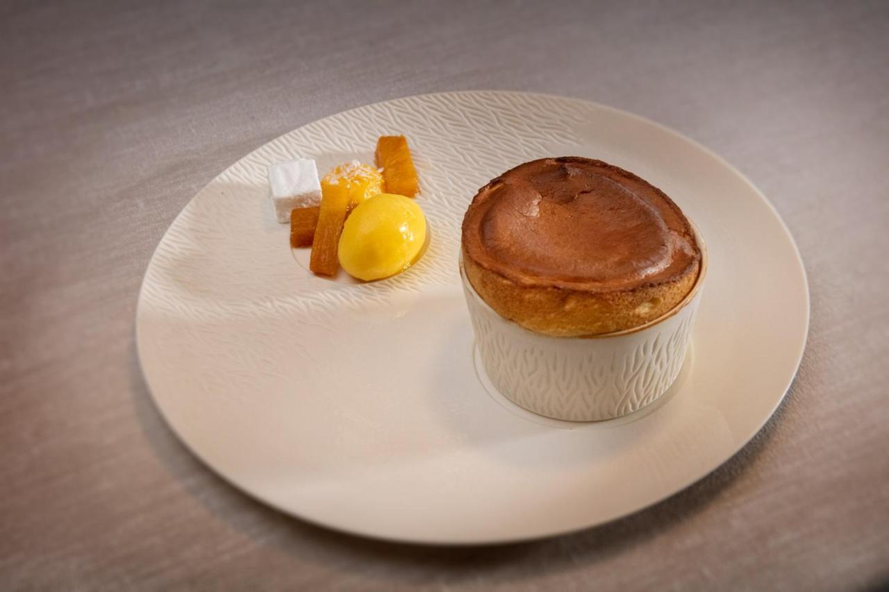 Logis Hotel La Breche - Restaurant Berthelot อองบวส ภายนอก รูปภาพ