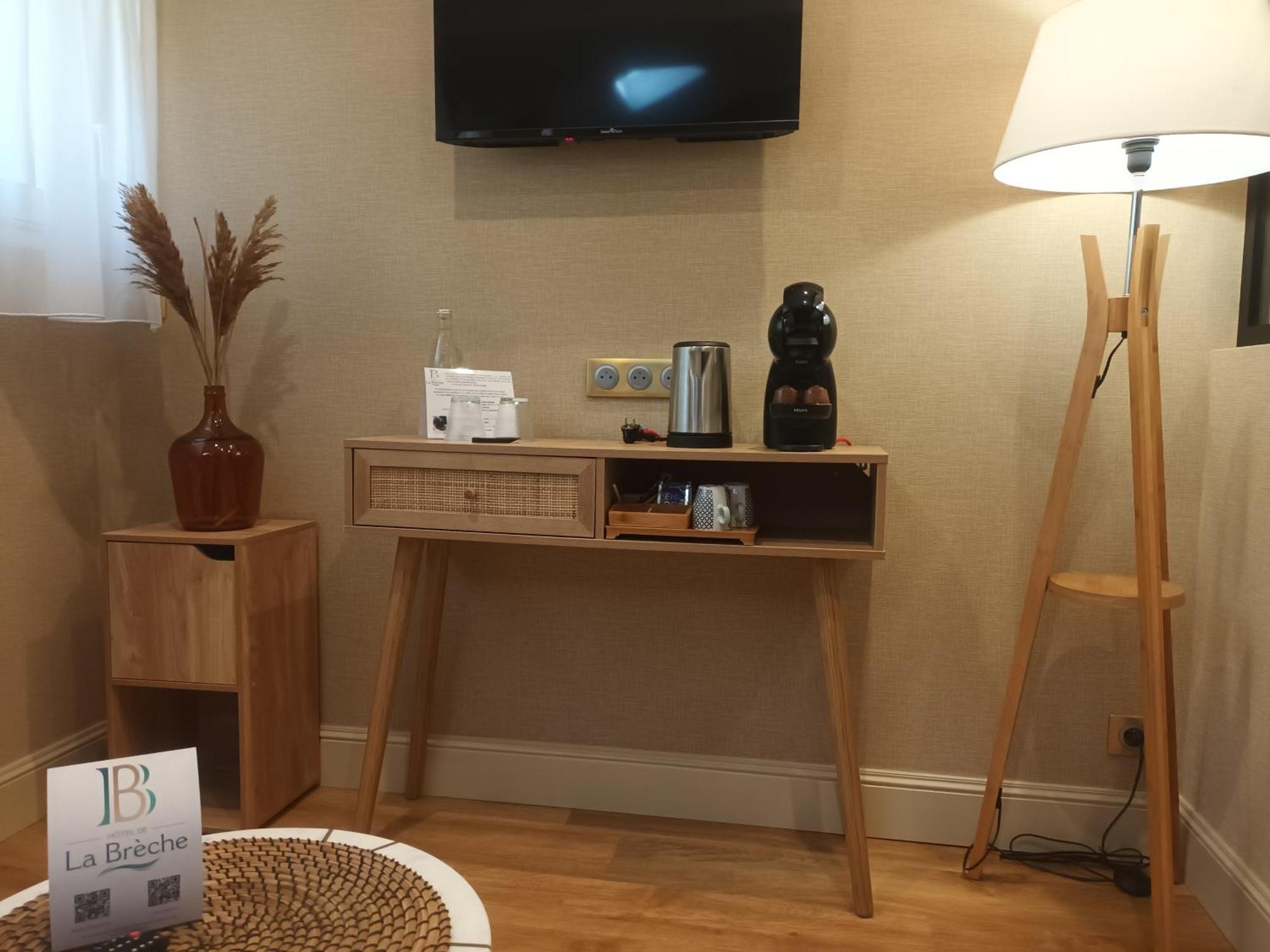 Logis Hotel La Breche - Restaurant Berthelot อองบวส ภายนอก รูปภาพ