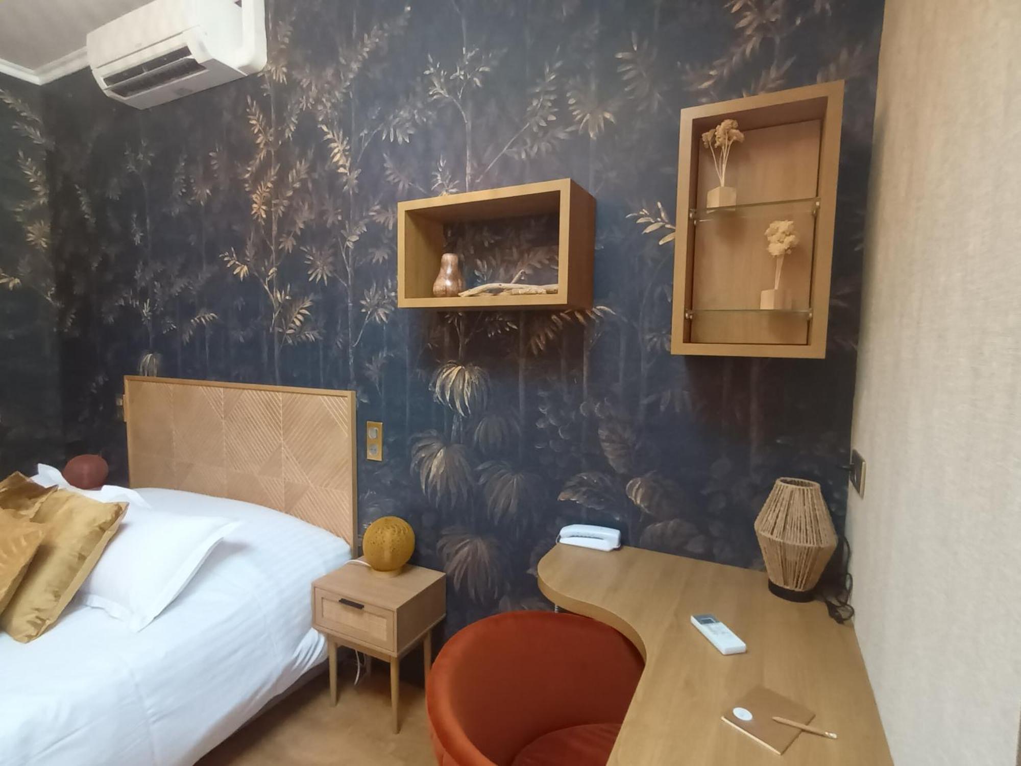 Logis Hotel La Breche - Restaurant Berthelot อองบวส ภายนอก รูปภาพ