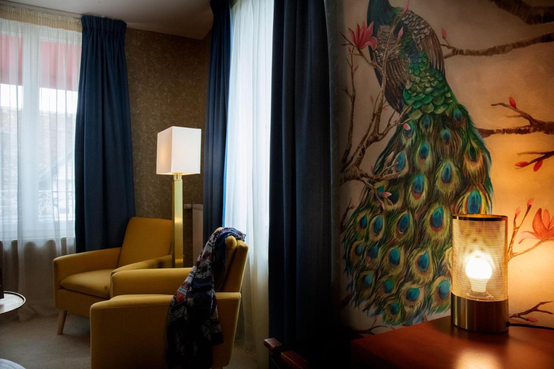 Logis Hotel La Breche - Restaurant Berthelot อองบวส ภายนอก รูปภาพ