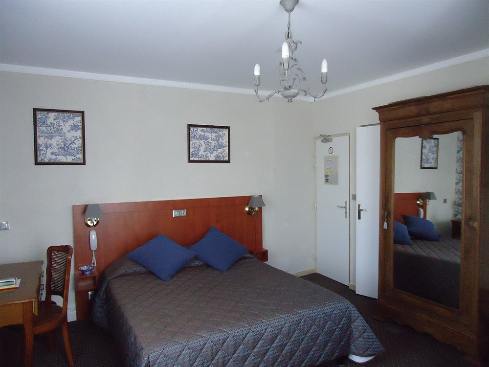 Logis Hotel La Breche - Restaurant Berthelot อองบวส ภายนอก รูปภาพ