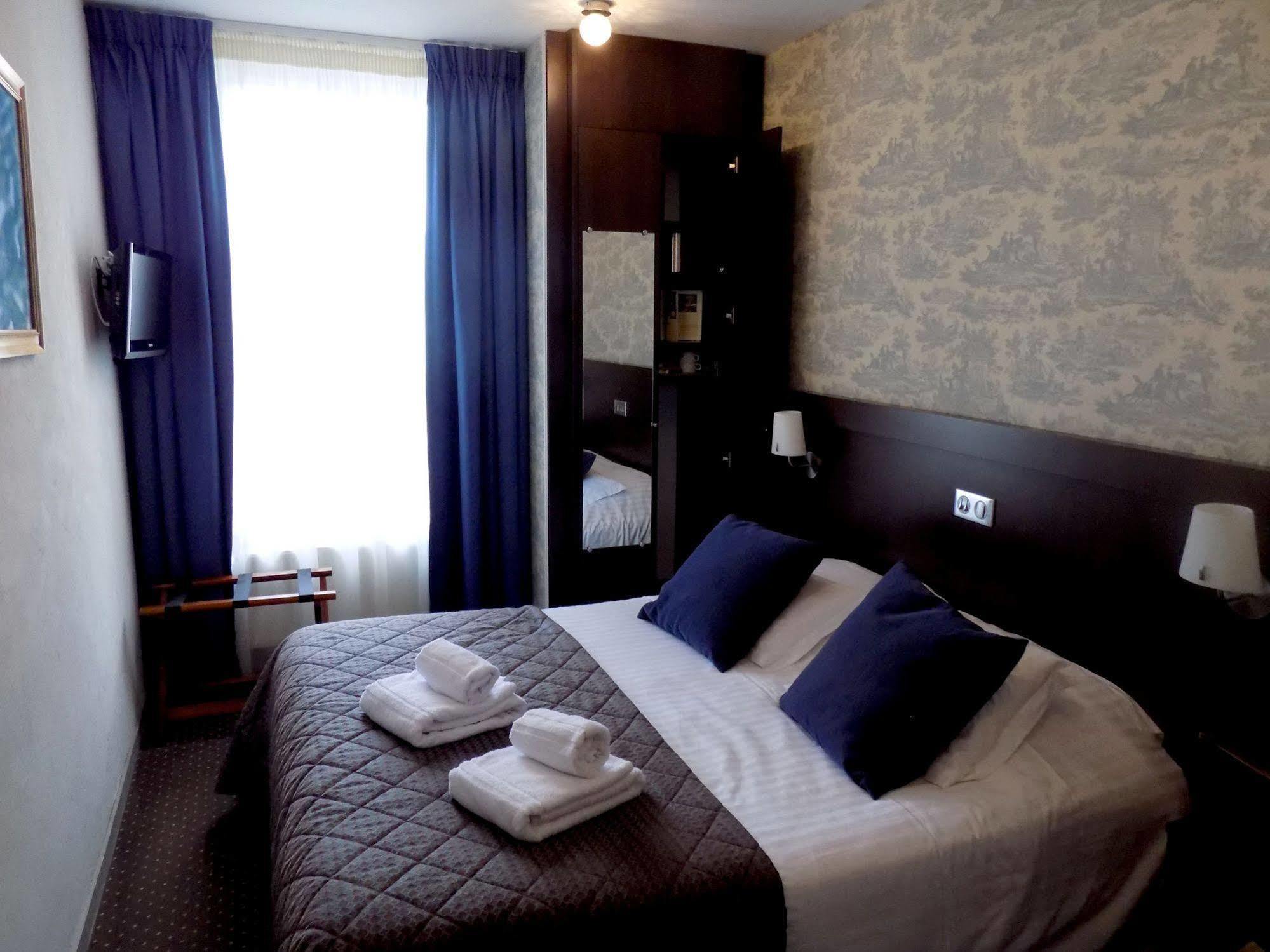 Logis Hotel La Breche - Restaurant Berthelot อองบวส ภายนอก รูปภาพ