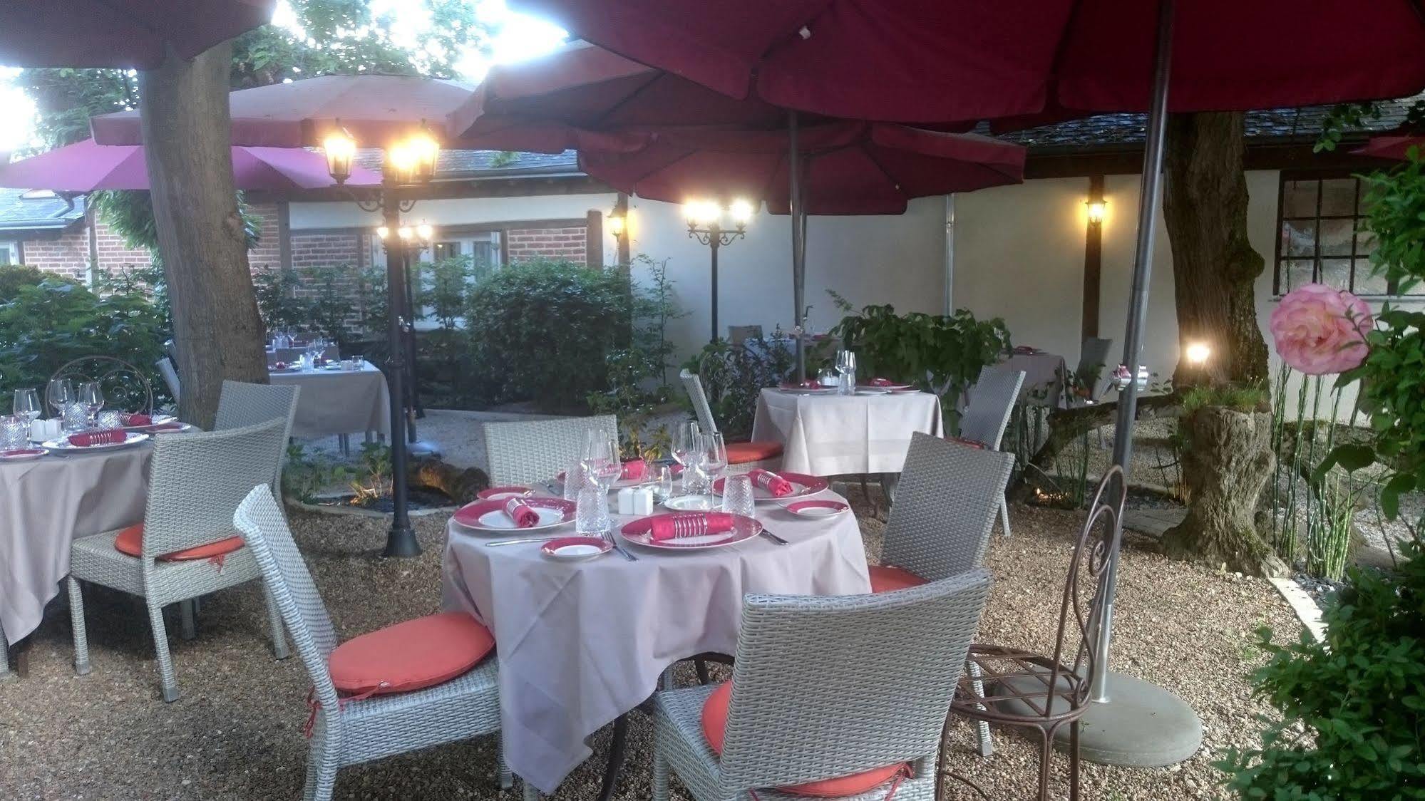 Logis Hotel La Breche - Restaurant Berthelot อองบวส ภายนอก รูปภาพ