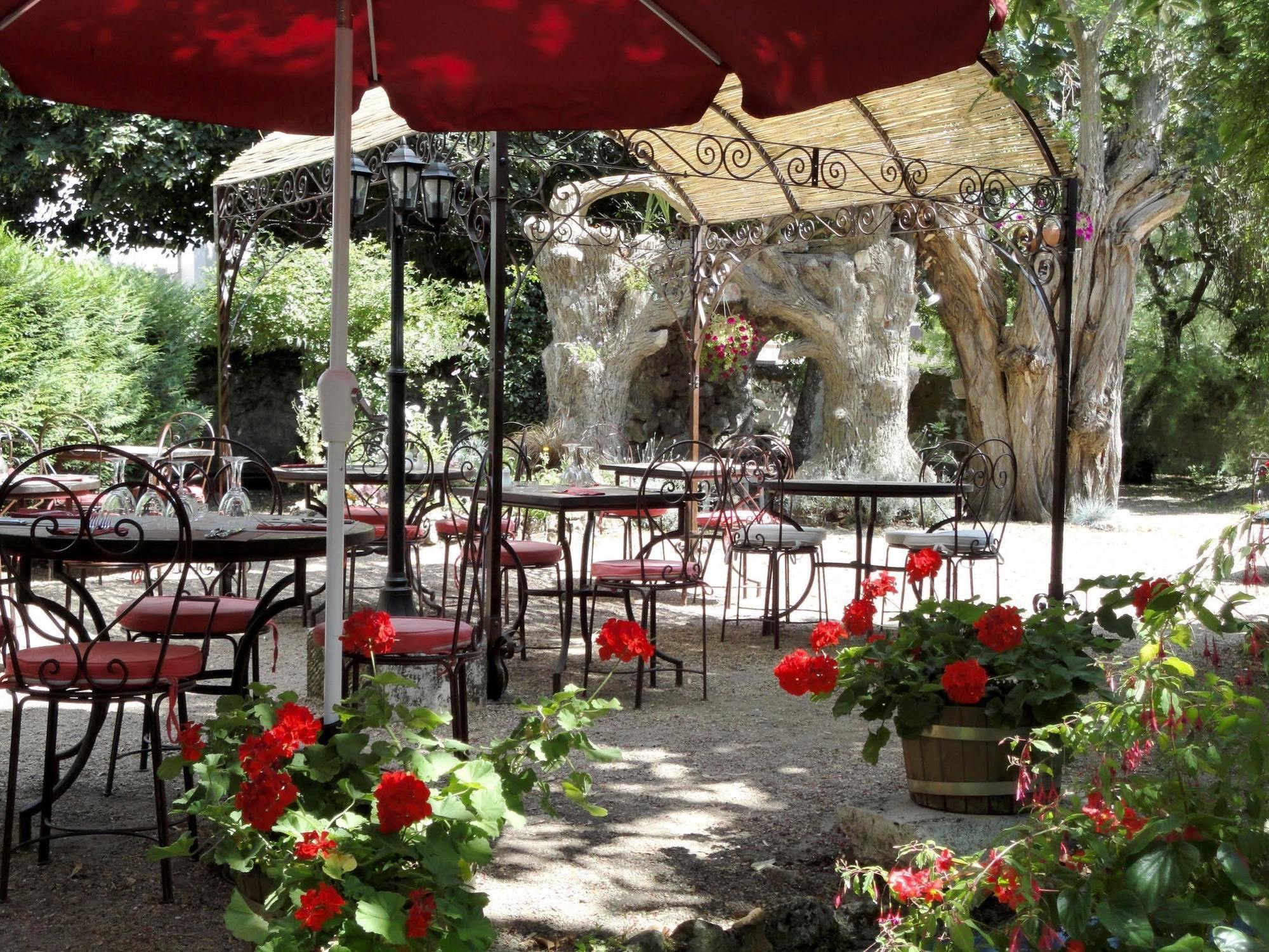 Logis Hotel La Breche - Restaurant Berthelot อองบวส ภายนอก รูปภาพ