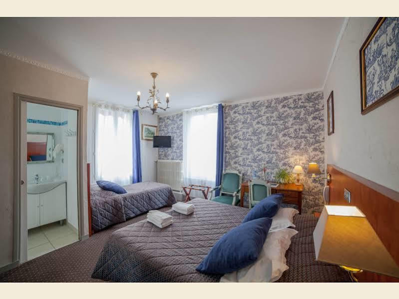 Logis Hotel La Breche - Restaurant Berthelot อองบวส ภายนอก รูปภาพ