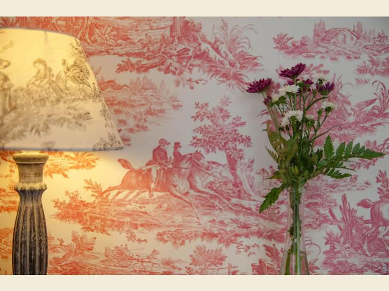 Logis Hotel La Breche - Restaurant Berthelot อองบวส ภายนอก รูปภาพ